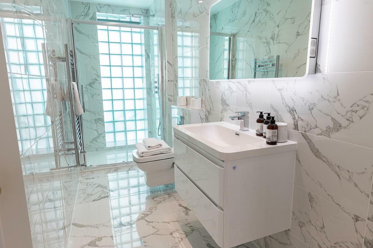 Stylish New Flat Near Mayfair & Piccadilly Circus! * Londra
